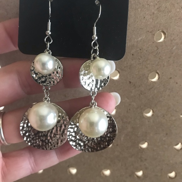 Double silver discs w/double pearl earrings